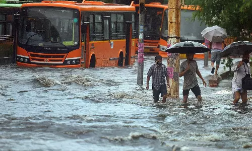 ഉത്തരേന്ത്യൻ സംസ്ഥാനങ്ങളിൽ കനത്ത മഴ; യുപിയില് മഴക്കെടുതിയില് നാലു മരണം ഉത്തരേന്ത്യൻ സംസ്ഥാനങ്ങളിൽ കനത്ത മഴ; യുപിയില് മഴക്കെടുതിയില് നാലു മരണം