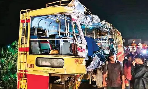 വടക്കഞ്ചേരി അപകടം: കെ.എസ്.ആർ.ടി.സി ബസ് പെട്ടന്ന് നിർത്തിയിട്ടില്ല, വേഗത കുറച്ചത് അപകടകാരണമല്ല- ആർ.ടി.ഒ റിപ്പോർട്ട്