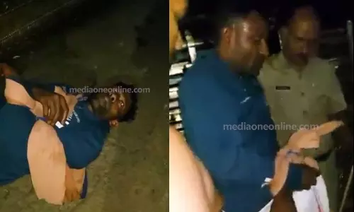 കഞ്ചാവ് ലഹരിയിൽ  യുവാവിന്‍റെ പരാക്രമം; ക്ഷേത്ര വാതിൽ ചവിട്ടി തുറന്നു