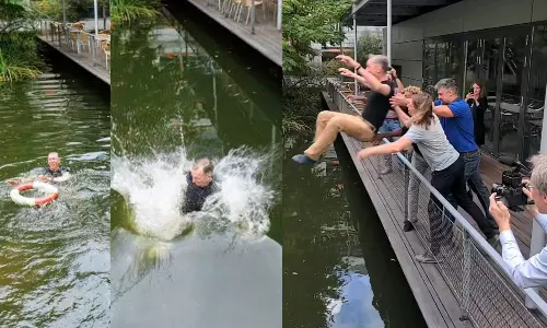 നൊബേൽ ജേതാവിനെ കുളത്തിലേക്ക് തള്ളിയിട്ടു; ആഘോഷമാക്കി സഹപ്രവർത്തകർ