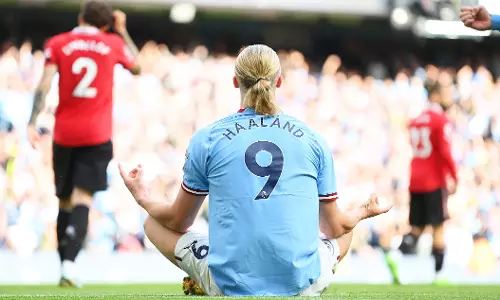 ആ റോബോട്ടിനെ പുറത്താക്കൂ...; ഹാളണ്ടിനെതിരെ നിവേദനവുമായി ആരാധകര്‍