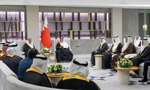 ഫ്‌ളക്‌സി വിസ നിർത്തലാക്കാനുള്ള   തീരുമാനം സ്വാഗതം ചെയ്ത് പ്രമുഖർ