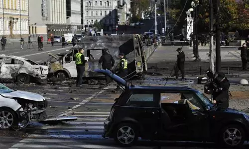 യുക്രൈനിൽ അനാവശ്യ യാത്ര ഒഴിവാക്കണം; ഇന്ത്യക്കാർക്ക് എംബസിയുടെ നിർദേശം