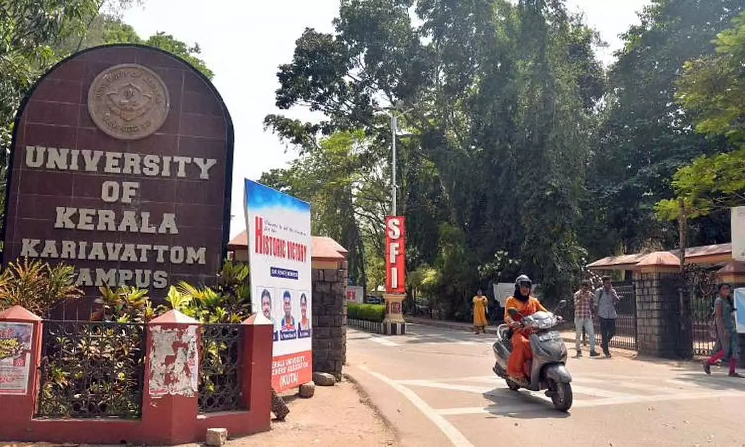 ഗവർണറുടെ ഭീഷണി: കേരള സർവകലാശാലയുടെ നിർണായക സെനറ്റ് യോഗം ഇന്ന് ഗവർണറുടെ ഭീഷണി: കേരള സർവകലാശാലയുടെ നിർണായക സെനറ്റ് യോഗം ഇന്ന്