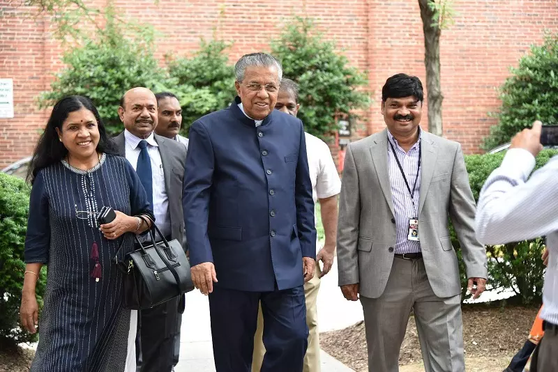 മുഖ്യമന്ത്രി വിദേശ യാത്ര നീട്ടി; ഇംഗ്ലണ്ടില്‍ നിന്നും പോവുക ദുബൈയിലേക്ക്, രണ്ട് ദിവസം വൈകും