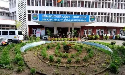 ചട്ടവിരുദ്ധം; തിരുവനന്തപുരത്ത് സ്വകാര്യഹോട്ടലിന് റോഡിൽ അനുവദിച്ച പാർക്കിങ് റദ്ദാക്കി