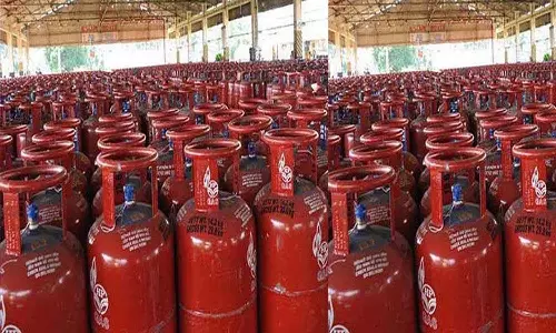 പൊതുമേഖലാ എണ്ണക്കമ്പനികൾക്ക് 22,000 കോടി ഗ്രാന്റ് പ്രഖ്യാപിച്ച് കേന്ദ്രസർക്കാർ