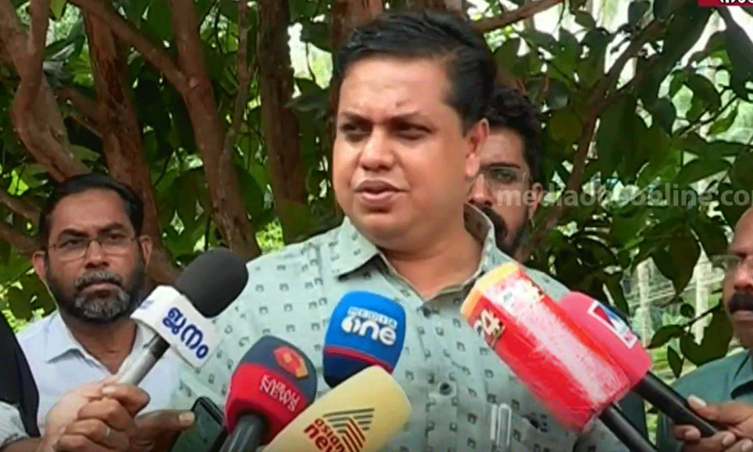 എൽദോസ് കുന്നപ്പിളളിലിനെ അറസ്റ്റ് ചെയ്യാൻ അനുമതി ആവശ്യമില്ലെന്ന് സ്പീക്കർ എൽദോസ് കുന്നപ്പിളളിലിനെ അറസ്റ്റ് ചെയ്യാൻ അനുമതി ആവശ്യമില്ലെന്ന് സ്പീക്കർ