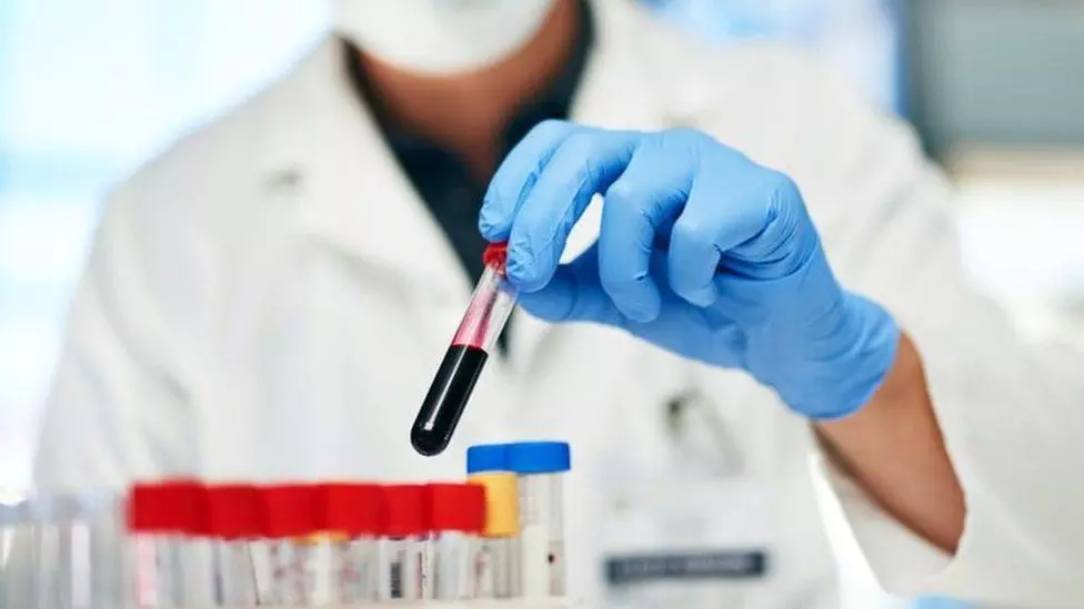 രക്ത പരിശോധന റിപ്പോർട്ടിൽ കൃത്രിമം; ഇന്ത്യക്കാരടങ്ങിയ പ്രതികൾക്ക് പത്ത് വർഷം തടവ് ശിക്ഷ രക്ത പരിശോധന റിപ്പോർട്ടിൽ കൃത്രിമം; ഇന്ത്യക്കാരടങ്ങിയ പ്രതികൾക്ക് പത്ത് വർഷം തടവ് ശിക്ഷ