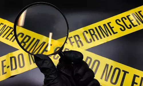 ലഹരിക്കടിമയായ മകൻ അച്ഛനേയും അമ്മയേയും കുത്തി; പ്രതിയെ കീഴടക്കാൻ പൊലീസ് ആകാശത്തേക്ക് വെടിയുതിർത്തു