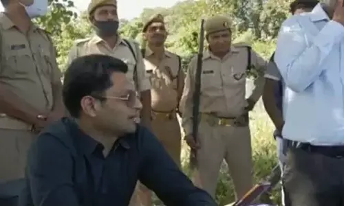 സർക്കാർ സൊമാറ്റോ സർവീസ് നടത്തുന്നില്ല; പ്രളയബാധിതരോട് ജില്ലകലക്ടർ-വിമര്‍ശനം