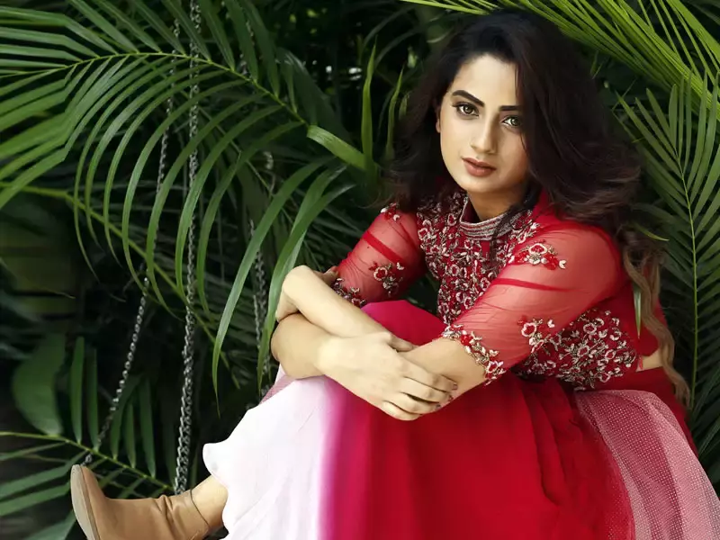 ഇവൾ ജീവിച്ചിരിപ്പുണ്ടോ?  ഇപ്പോൾ എന്താണ് പണി; നെഗറ്റീവ് കമന്‍റുകളെക്കുറിച്ച് നമിത പ്രമോദ്