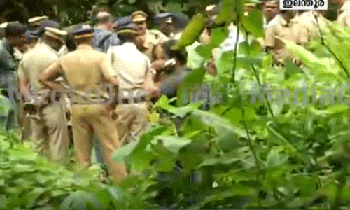 കൂടുതൽ പേരെ കുഴിച്ചിട്ടിട്ടുണ്ടോ? വീടിനടുത്തുള്ള കാട്ടിലേക്ക് ഓടിക്കയറി പൊലീസ് നായ, പരിശോധനയിൽ കൂടുതല്‍ സ്ഥലങ്ങള്‍ മാർക്ക് ചെയ്തു