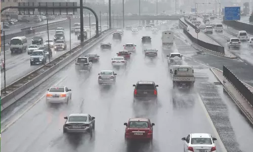 കുവൈത്തില് മഴക്കാലം മുൻനിർത്തിയുള്ള തയ്യാറെടുപ്പുകൾ പൂര്ത്തിയായി കുവൈത്തില് മഴക്കാലം മുൻനിർത്തിയുള്ള തയ്യാറെടുപ്പുകൾ പൂര്ത്തിയായി