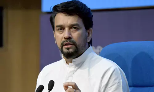 മുന്‍പ് ഇറ്റാലിക്കാരി മോദിയെ അപമാനിച്ചു, ഇപ്പോള്‍ ഇറ്റാലിയ അമ്മയെ അപമാനിക്കുന്നു: അനുരാഗ് താക്കൂര്‍