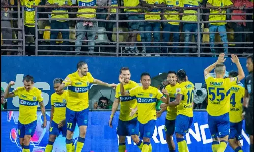 കൊമ്പൊടിഞ്ഞ് കൊമ്പന്മാര്; കലൂരില് എ.ടി.കെയുടെ ഗോള്മഴ കൊമ്പൊടിഞ്ഞ് കൊമ്പന്മാര്; കലൂരില് എ.ടി.കെയുടെ ഗോള്മഴ