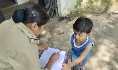 അമ്മയെന്റെ ചോക്ലേറ്റ് അടിച്ചുമാറ്റുന്നു; ജയിലിലടയ്ക്കണം; പൊലീസിൽ പരാതിയുമായി മൂന്ന് വയസുകാരൻ