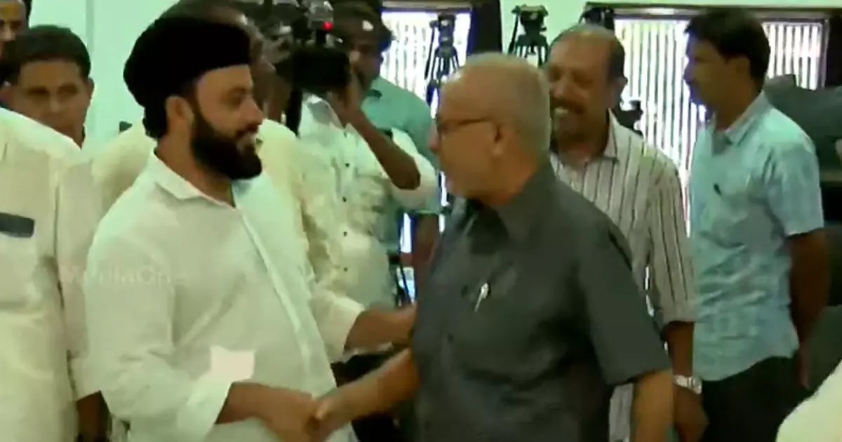 ലീഗിലെ അസംതൃപ്തരുടെ യോഗത്തില്‍ പങ്കെടുത്ത് മുഈനലി തങ്ങൾ