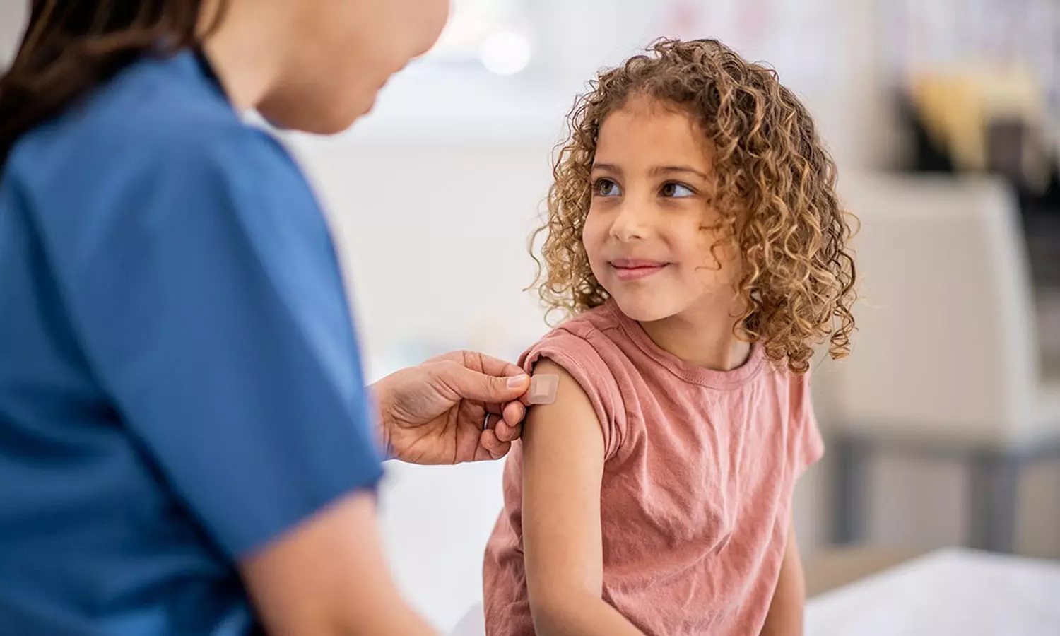 സൗദിയിലെ കാലാവസ്ഥാ വ്യതിയാനം: പകർച്ച വ്യാധികൾക്കെതിരെ പ്രതിരോധ കുത്തിവെപ്പെടുക്കാൻ നിർദേശം സൗദിയിലെ കാലാവസ്ഥാ വ്യതിയാനം: പകർച്ച വ്യാധികൾക്കെതിരെ പ്രതിരോധ കുത്തിവെപ്പെടുക്കാൻ നിർദേശം