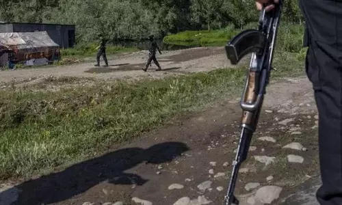 ഷോപിയാനിൽ ഭീകരാക്രമണം; രണ്ട് ഇതരസംസ്ഥാന തൊഴിലാളികൾ കൊല്ലപ്പെട്ടു