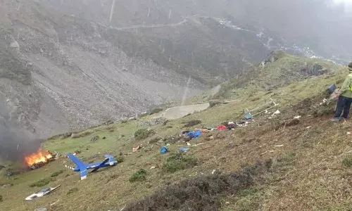 ഉത്തരാഖണ്ഡിൽ ഹെലികോപ്റ്റർ തകർന്നു; പൈലറ്റുമാർ ഉൾപ്പടെ ആറുപേർ മരിച്ചു