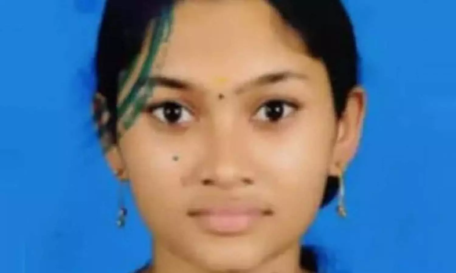 അഭിരാമിയുടെ മരണം; ചിതാഭസ്മവുമായി സമരം ചെയ്യാൻ കുടുംബം, സർക്കാറിനെതിരെയും ആരോപണം