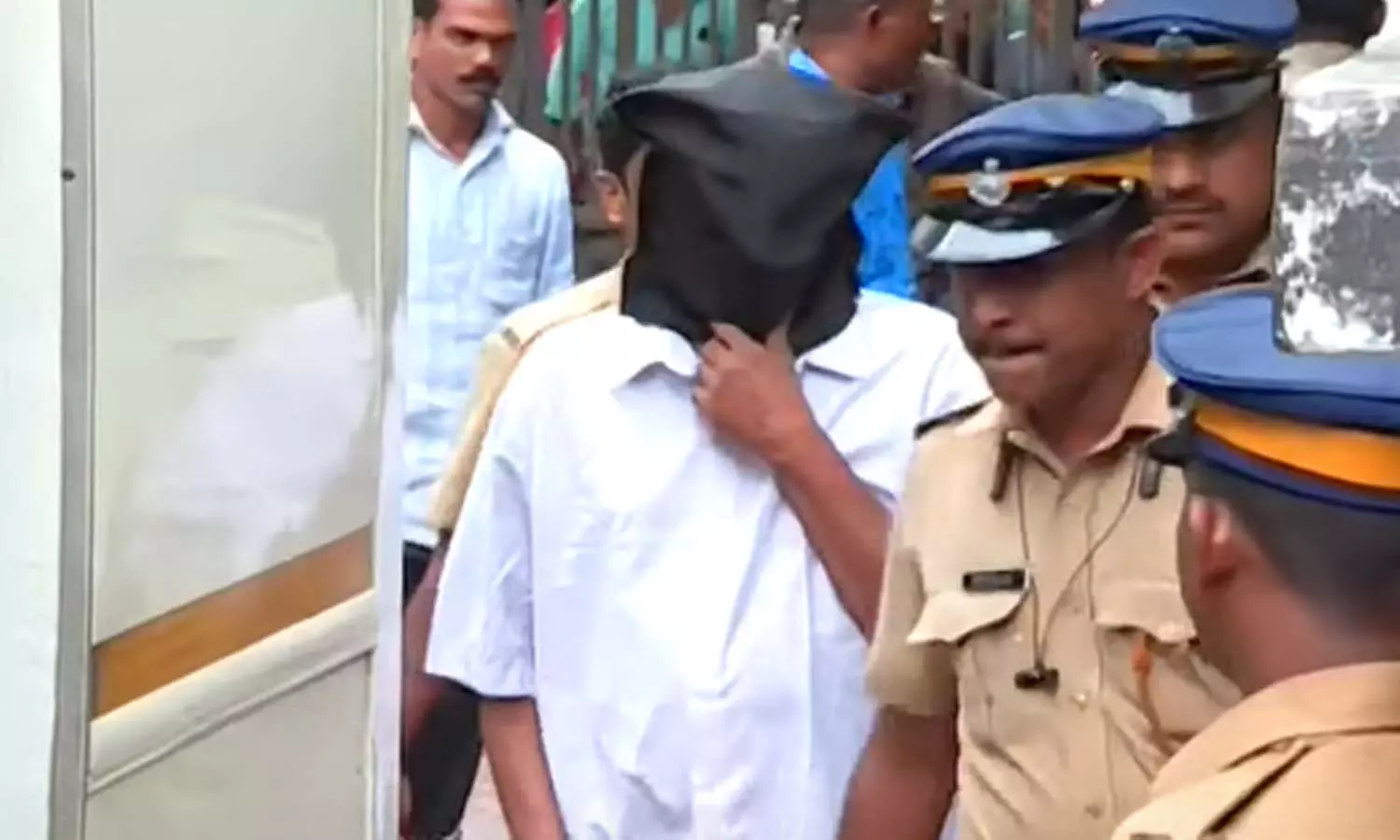 നരബലി; പ്രതി ഷാഫിക്ക് രണ്ട് വ്യാജ ഫേസ്ബുക്ക് അക്കൗണ്ടുകൾ കൂടി