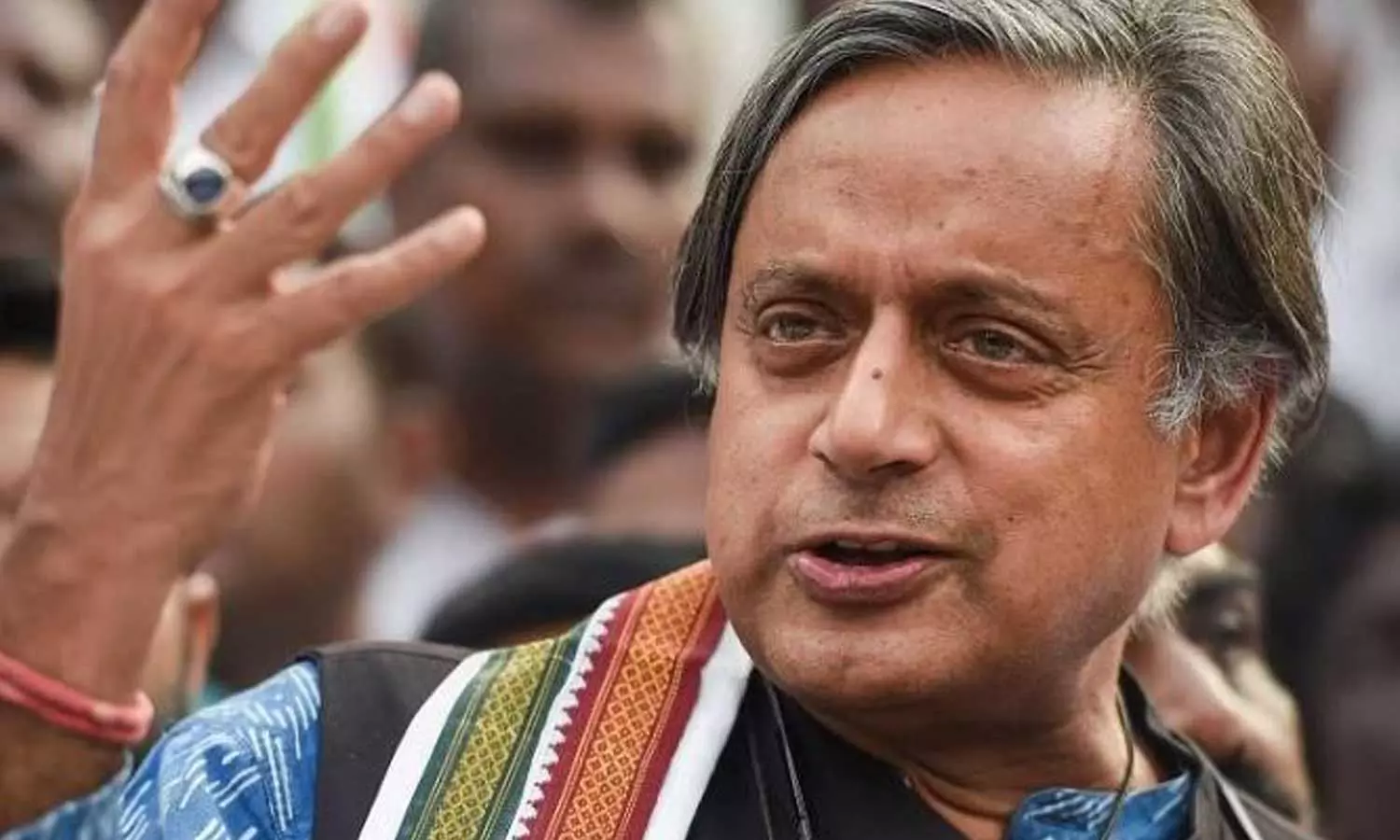 മാറ്റ് കുറയാതെ തരൂര്‍; പിടിച്ചത് 1000 ലധികം വോട്ടുകൾ