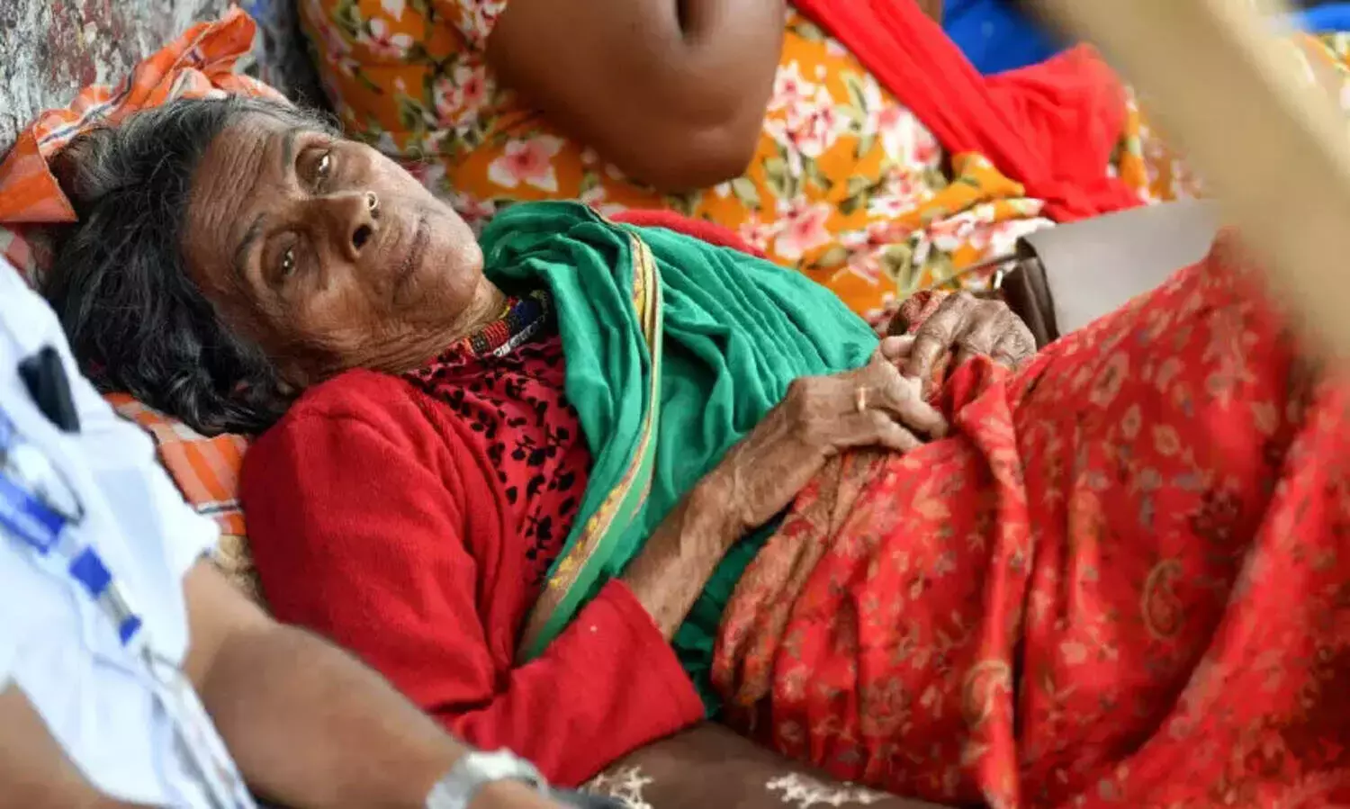 എൻഡോസൾഫാൻ ഇരകൾക്കു വേണ്ടിയുള്ള സമരം ദയാബായി തല്ക്കാലത്തേക്ക് അവസാനിപ്പിച്ചു എൻഡോസൾഫാൻ ഇരകൾക്കു വേണ്ടിയുള്ള സമരം ദയാബായി തല്ക്കാലത്തേക്ക് അവസാനിപ്പിച്ചു