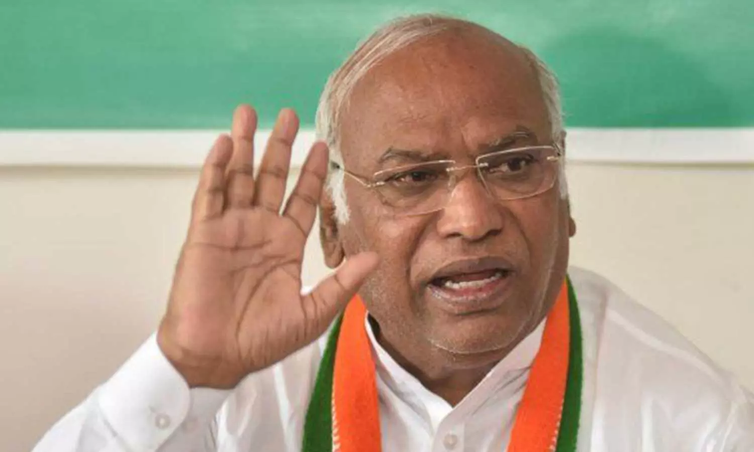 ക്യാപ്റ്റന് ഖാര്ഗെ; കോൺഗ്രസിന് ഇനി പുതിയ നായകന് ക്യാപ്റ്റന് ഖാര്ഗെ; കോൺഗ്രസിന് ഇനി പുതിയ നായകന്