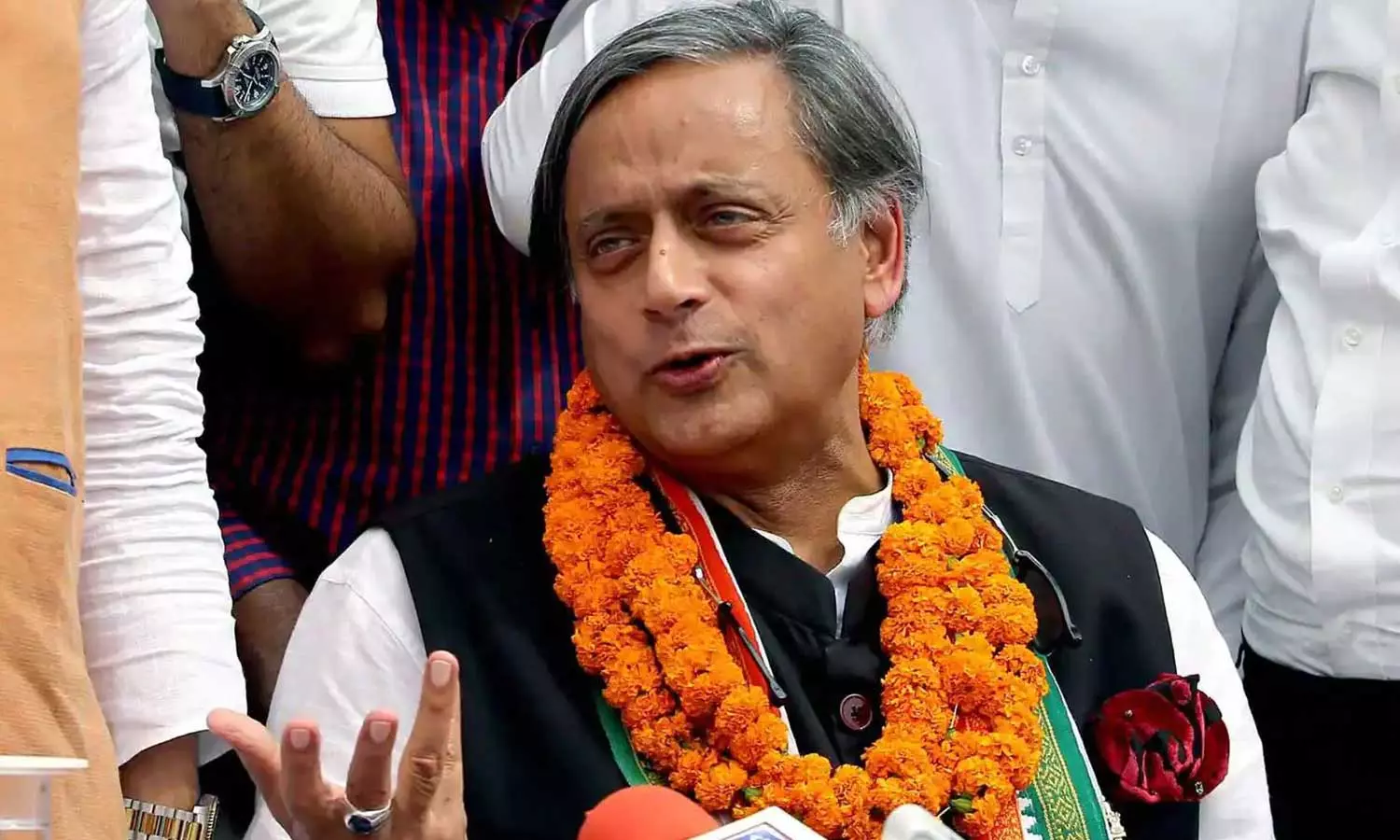 തോൽവിയിലും തിളങ്ങിത്തന്നെ; ജിതേന്ദ്രയല്ല തരൂർ തോൽവിയിലും തിളങ്ങിത്തന്നെ; ജിതേന്ദ്രയല്ല തരൂർ