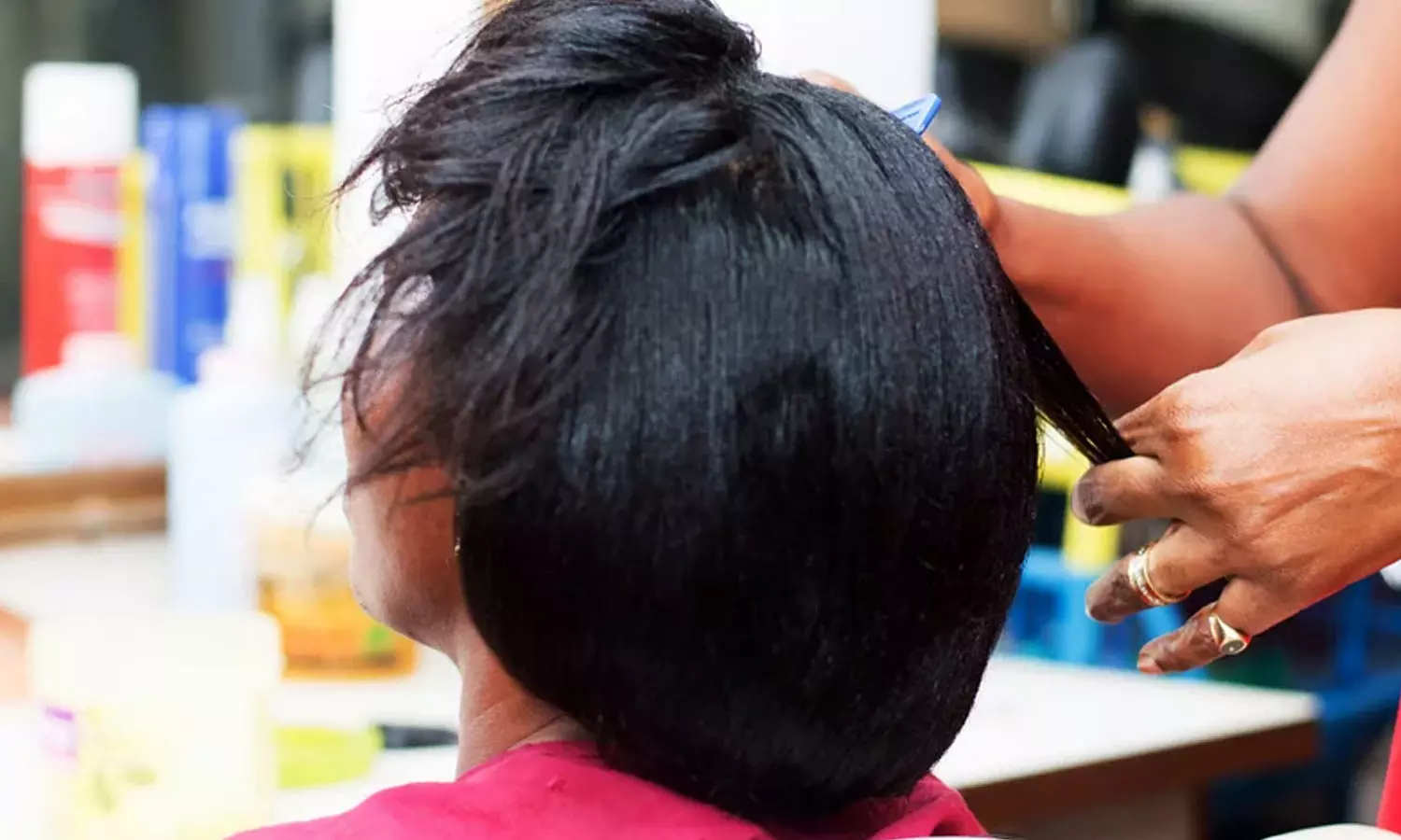 മുടി സ്‌ട്രൈറ്റ് ചെയ്യുന്നത് ഗർഭാശയ കാൻസറിന് കാരണമാകുന്നുവെന്ന് പഠനം