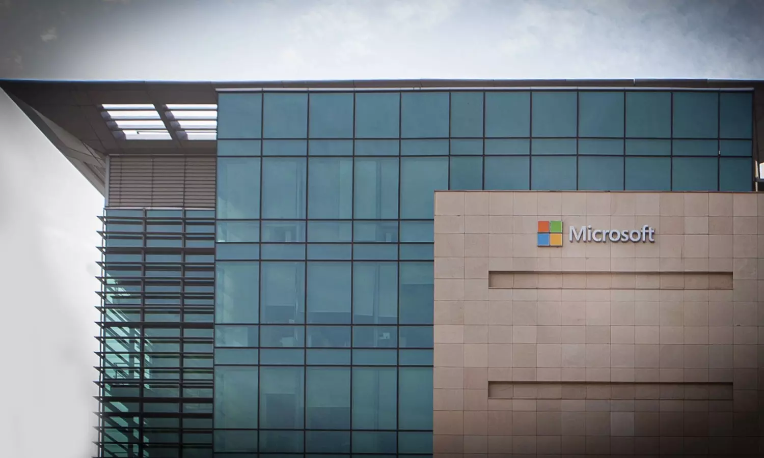 സാമ്പത്തിക മാന്ദ്യം: മൈക്രോസോഫ്റ്റിനും രക്ഷയില്ല, 1000 പേരെ പിരിച്ചുവിട്ടു സാമ്പത്തിക മാന്ദ്യം: മൈക്രോസോഫ്റ്റിനും രക്ഷയില്ല, 1000 പേരെ പിരിച്ചുവിട്ടു