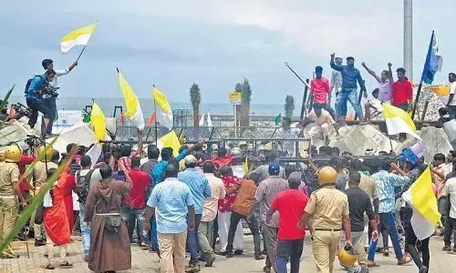 അപഹാസ്യനായ മുഖ്യമന്ത്രിയും ആറര കള്ളങ്ങളും; പരിഹസിച്ച് ലത്തീൻ അതിരൂപത