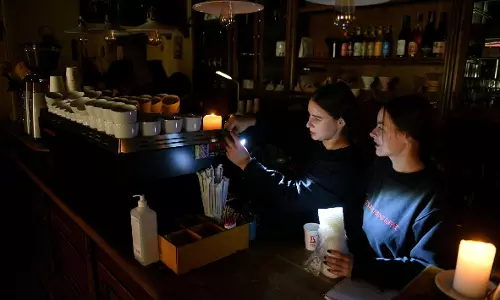 വൈദ്യുതി നിലയങ്ങളില്‍ നിരന്തര ആക്രമണം; ഇരുട്ടില്‍ യുക്രൈന്‍ ജനത