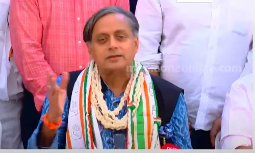 ഖാർഗെക്കൊപ്പം ചേർന്നു പ്രവർത്തിക്കും; ജി23 എന്തുകൊണ്ട് പിന്തുണച്ചില്ലെന്ന് അറിയില്ല: ശശി തരൂർ ഖാർഗെക്കൊപ്പം ചേർന്നു പ്രവർത്തിക്കും; ജി23 എന്തുകൊണ്ട് പിന്തുണച്ചില്ലെന്ന് അറിയില്ല: ശശി തരൂർ