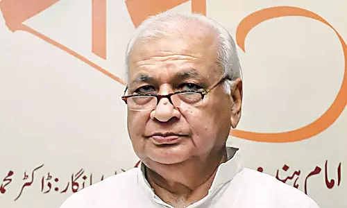 ഗവർണറെ പൂട്ടാൻ സർക്കാർ ആലോചന; ചാൻസലർ പദവിയിൽ നിന്ന് മാറ്റുന്നത് സജീവ ചർച്ചയിൽ