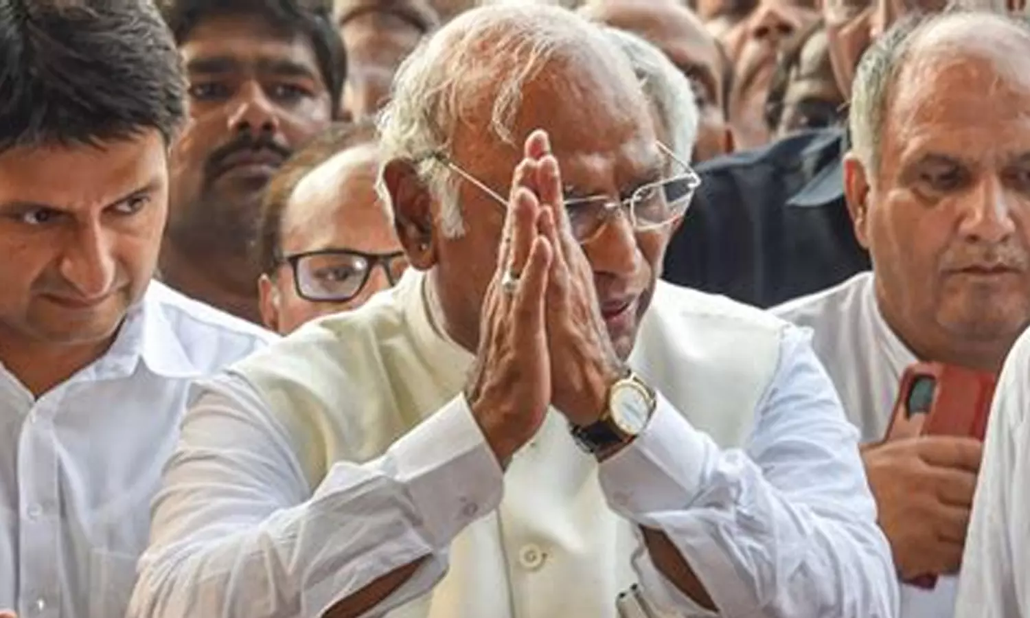 ഖാർഗെയുടെ വെല്ലുവിളികൾ ഖാർഗെയുടെ വെല്ലുവിളികൾ