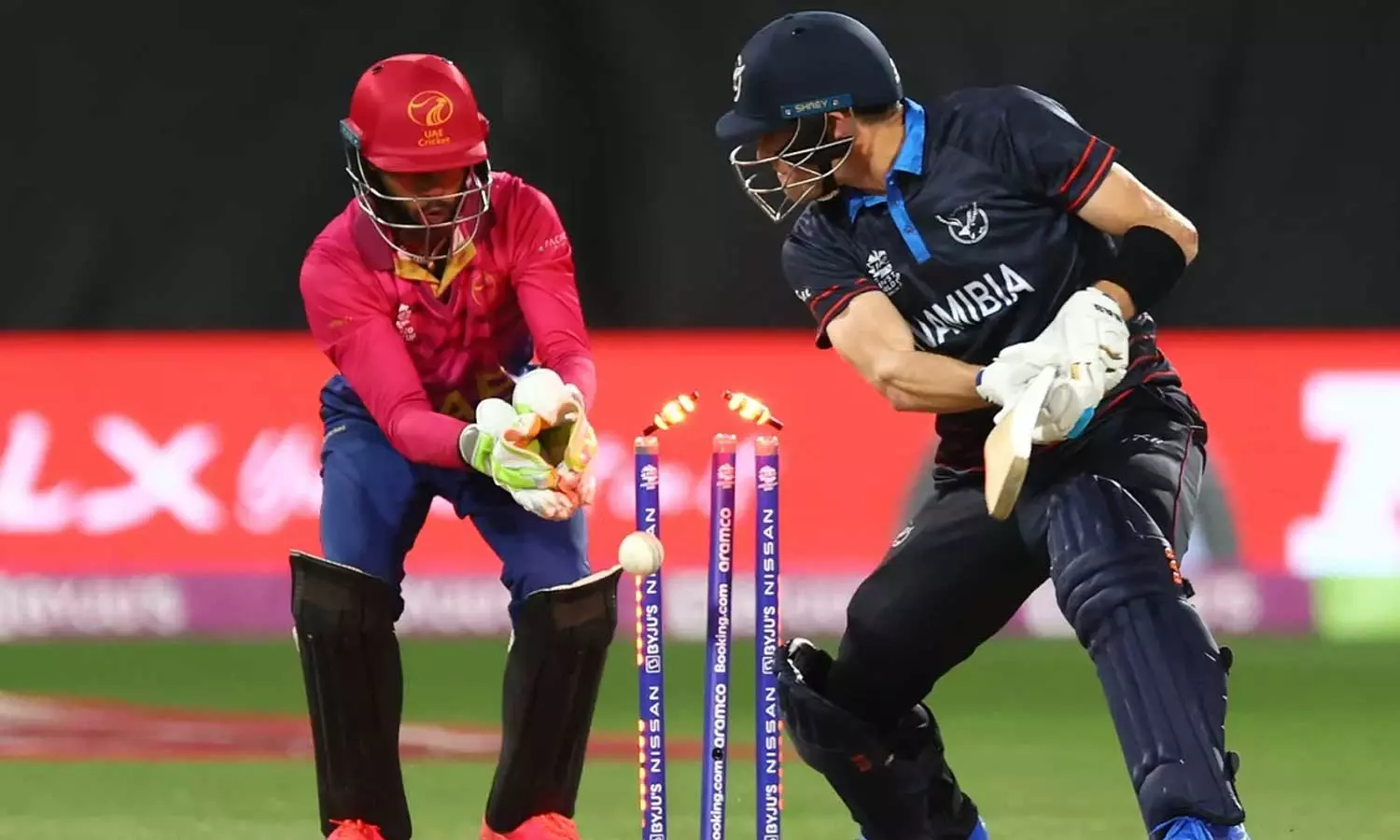 ഏഷ്യൻ ചാമ്പ്യന്മാരെ തകർത്തിട്ടും സൂപ്പർ 12 ലേക്ക് നമീബിയ ഇല്ല; യോഗ്യത നേടി ശ്രീലങ്കയും നെതർലാന്റ്സും ഏഷ്യൻ ചാമ്പ്യന്മാരെ തകർത്തിട്ടും സൂപ്പർ 12 ലേക്ക് നമീബിയ ഇല്ല; യോഗ്യത നേടി ശ്രീലങ്കയും നെതർലാന്റ്സും