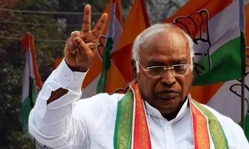 ഖാർഗെ 26ന് ചുമതലയേൽക്കും; വസതിയിലേക്ക് സന്ദർശകരുടെ ഒഴുക്ക്