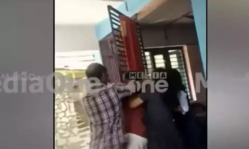 കാട്ടാക്കടയിൽ അച്ഛനെയും മകളെയും മർദിച്ച സംഭവം: ഒരു മാസം പിന്നിട്ടിട്ടും പ്രതികൾ ഒളിവിൽ