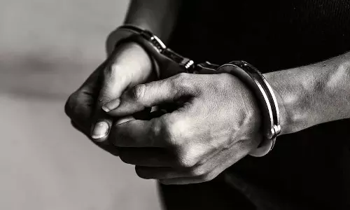 ചർച്ചിന് സമീപം പെൺകുട്ടിയെ പീഡിപ്പിക്കാൻ ശ്രമം; യുവാവ് പിടിയിൽ ചർച്ചിന് സമീപം പെൺകുട്ടിയെ പീഡിപ്പിക്കാൻ ശ്രമം; യുവാവ് പിടിയിൽ