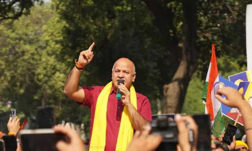 ഗുജറാത്തിൽ ആം ആദ്മിക്കായി റോഡ്‌ഷോ; ബിൽകീസ് ബാനു, മുസ്‌ലിം ചോദ്യങ്ങളിൽനിന്ന് ഒഴിഞ്ഞുമാറി മനീഷ് സിസോദിയ