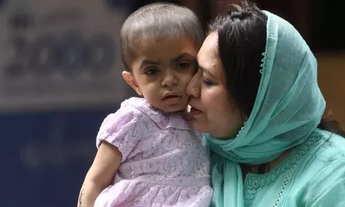 മുൻ പാക് താരത്തിന്റെ മകൾക്ക് അപൂര്വരോഗം, ബംഗളൂരുവിൽ ശസ്ത്രക്രിയ; മജ്ജമാറ്റിവയ്ക്കൽ വിജയകരം മുൻ പാക് താരത്തിന്റെ മകൾക്ക് അപൂര്വരോഗം, ബംഗളൂരുവിൽ ശസ്ത്രക്രിയ; മജ്ജമാറ്റിവയ്ക്കൽ വിജയകരം