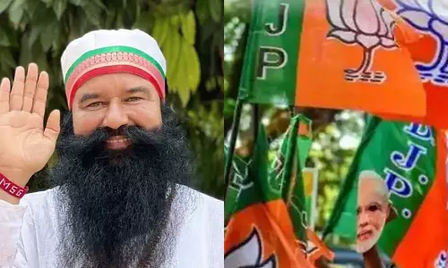 പരോളിന് പിന്നാലെ ബലാത്സംഗ-കൊലക്കേസ് പ്രതി ഗുർമീത് റാം നടത്തിയ പരിപാടിയിൽ പങ്കെടുത്ത് ബി.ജെ.പി നേതാക്കൾ പരോളിന് പിന്നാലെ ബലാത്സംഗ-കൊലക്കേസ് പ്രതി ഗുർമീത് റാം നടത്തിയ പരിപാടിയിൽ പങ്കെടുത്ത് ബി.ജെ.പി നേതാക്കൾ