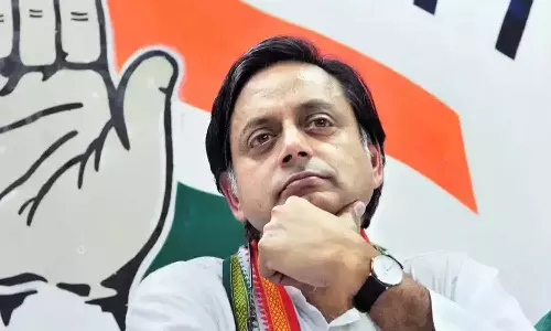 തരൂരിന് ഇരട്ടമുഖം, പാർട്ടിയെ ചളിവാരി തേക്കാൻ ശ്രമിക്കുന്നു; കുറ്റപ്പെടുത്തി മിസ്ത്രി തരൂരിന് ഇരട്ടമുഖം, പാർട്ടിയെ ചളിവാരി തേക്കാൻ ശ്രമിക്കുന്നു; കുറ്റപ്പെടുത്തി മിസ്ത്രി