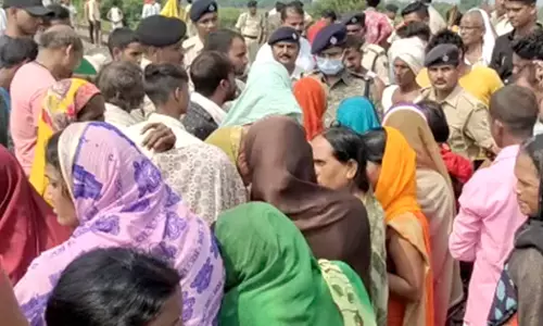 പരീക്ഷയ്ക്കിടെ എറിഞ്ഞ തുണ്ടുകടലാസ് പ്രണയ ലേഖനമെന്ന് തെറ്റിദ്ധരിച്ചു; 12കാരനെ കൊലപ്പെടുത്തി