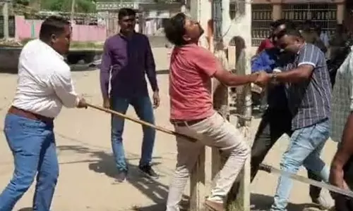 മുസ്‌ലിം യുവാക്കളെ കെട്ടിയിട്ട് തല്ലിച്ചതച്ച സംഭവം; ഗുജറാത്ത് സര്‍ക്കാരിനും പൊലീസിനും ഹൈക്കോടതി നോട്ടീസ്