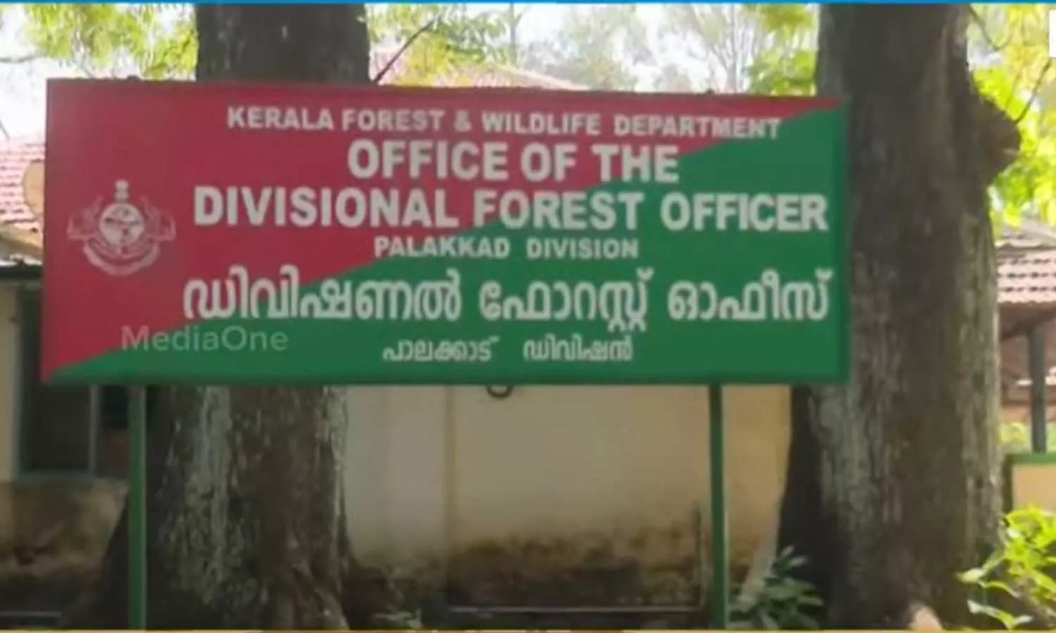 പാലക്കാട് ഫോറസ്റ്റ് ഓഫീസർ ചമഞ്ഞ് യുവാവ് ലക്ഷങ്ങൾ തട്ടിയെടുത്തു പാലക്കാട് ഫോറസ്റ്റ് ഓഫീസർ ചമഞ്ഞ് യുവാവ് ലക്ഷങ്ങൾ തട്ടിയെടുത്തു