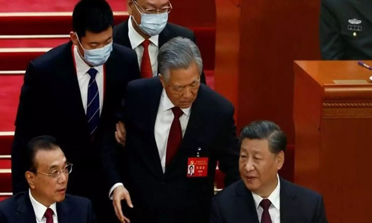 ഹു ജിന്റാവോയെ പാർട്ടി കോൺഗ്രസ് വേദിയിൽനിന്ന് ബലം പ്രയോഗിച്ച് പുറത്താക്കി; വീഡിയോ വൈറൽ